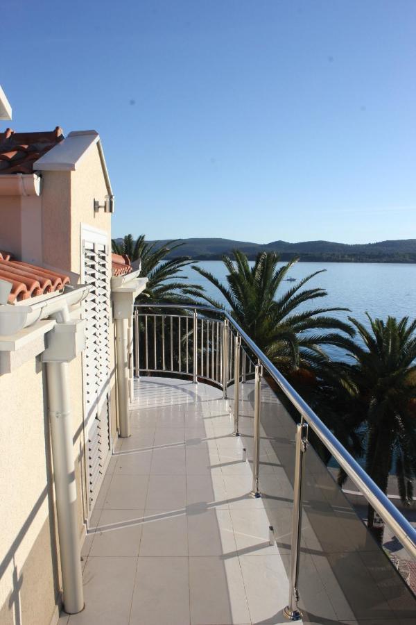 Ferienwohnung Penthouse By The Sea Tivat Exterior foto
