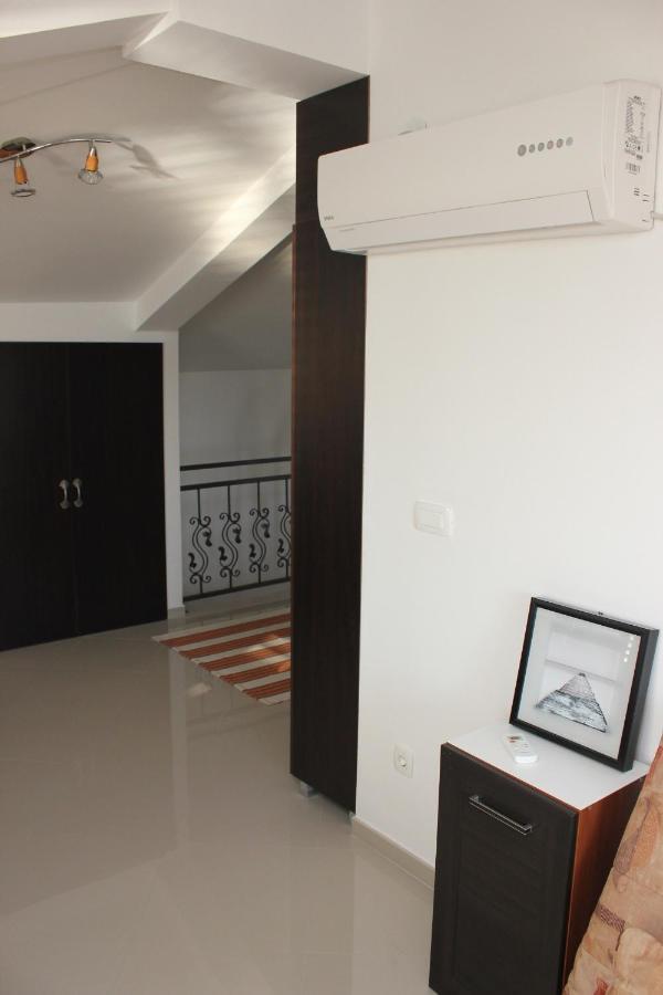 Ferienwohnung Penthouse By The Sea Tivat Exterior foto
