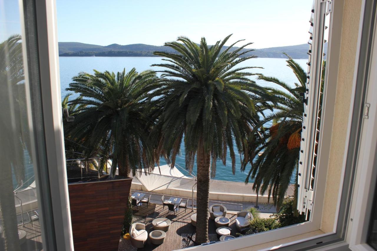 Ferienwohnung Penthouse By The Sea Tivat Exterior foto
