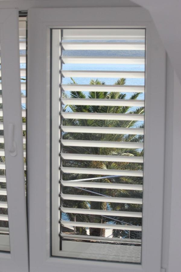 Ferienwohnung Penthouse By The Sea Tivat Exterior foto