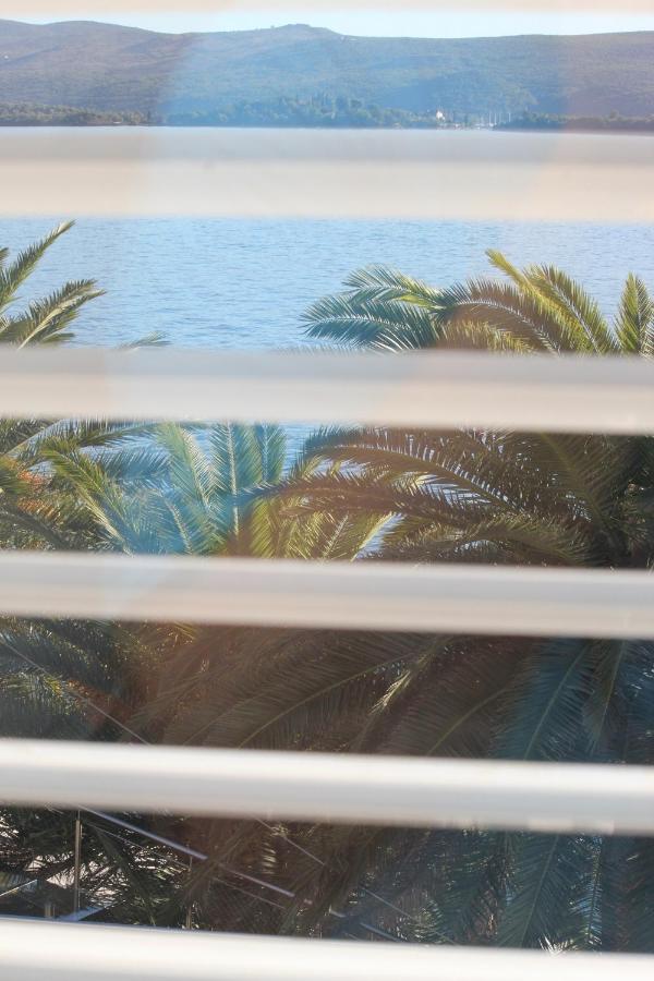 Ferienwohnung Penthouse By The Sea Tivat Exterior foto