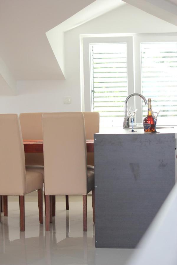 Ferienwohnung Penthouse By The Sea Tivat Exterior foto