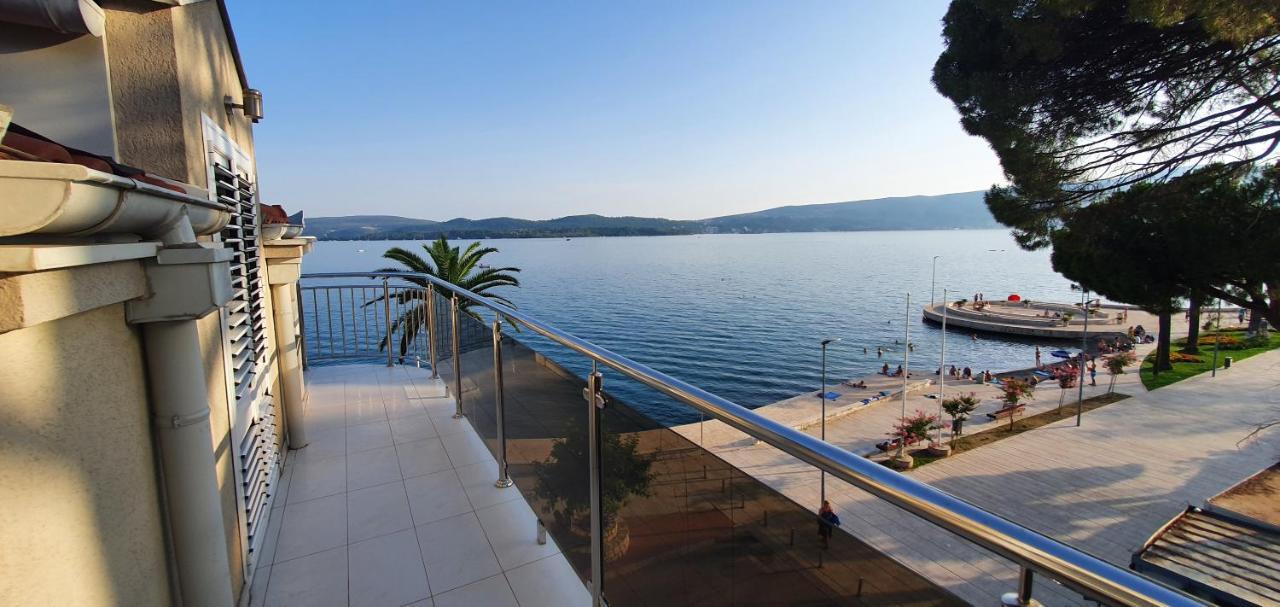 Ferienwohnung Penthouse By The Sea Tivat Exterior foto