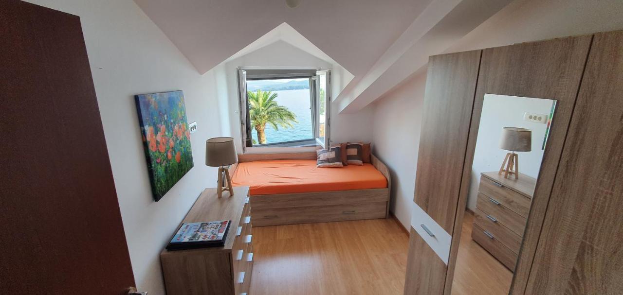 Ferienwohnung Penthouse By The Sea Tivat Exterior foto