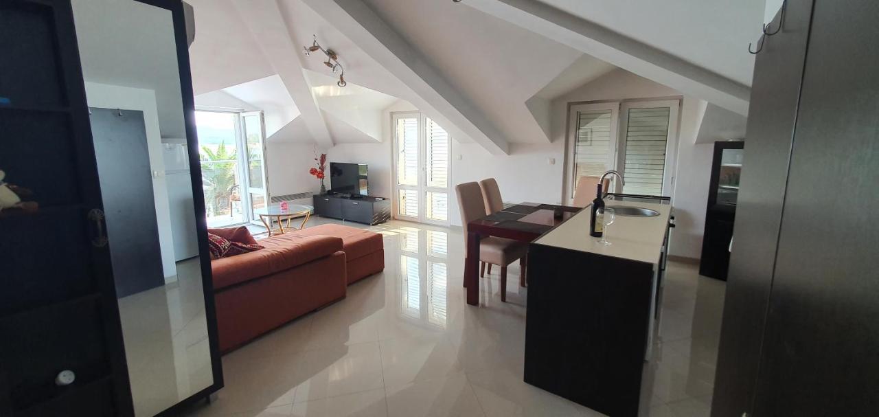 Ferienwohnung Penthouse By The Sea Tivat Exterior foto