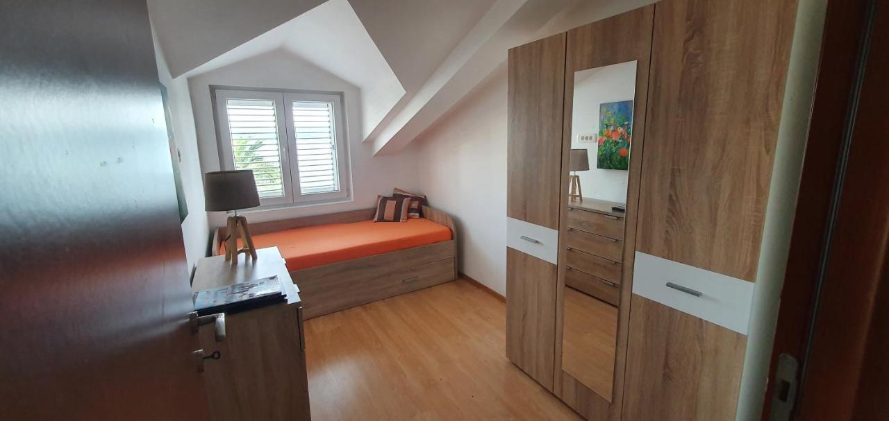 Ferienwohnung Penthouse By The Sea Tivat Exterior foto